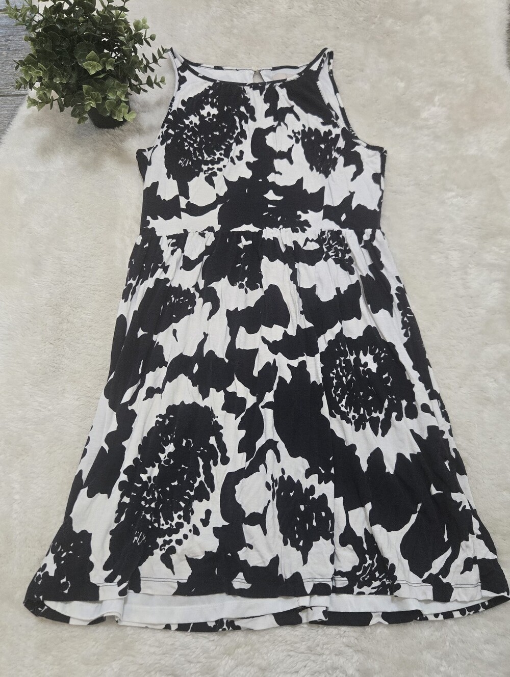 LOFT Black & White Floral Sleeveless Empire Waist Swing Dress, Size Small